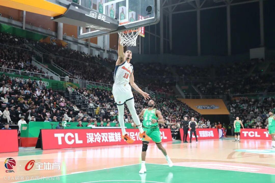 开云体育网址-半场狂轰64分掌控比赛，广东客场大胜辽宁