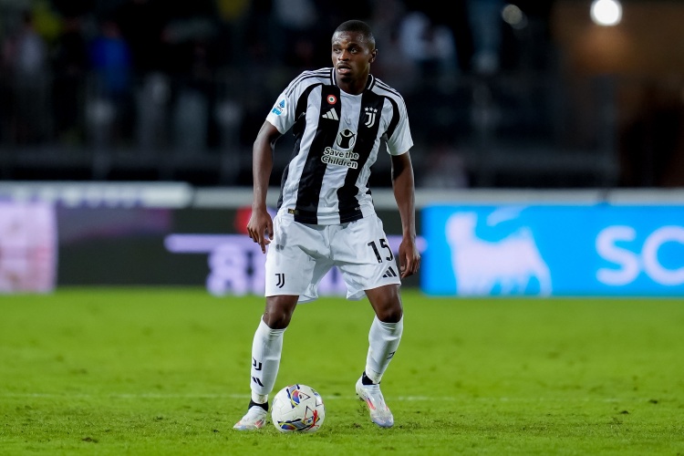 开云体育app-卡卢卢：我和队友在一起的时间比家人多 只要能上场比赛就很开心