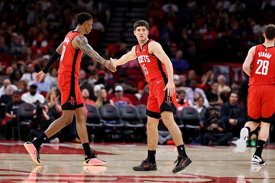 开云体育app官网-状态也太不稳定了！火箭后场新星最近几场比赛真是起伏太明显了？